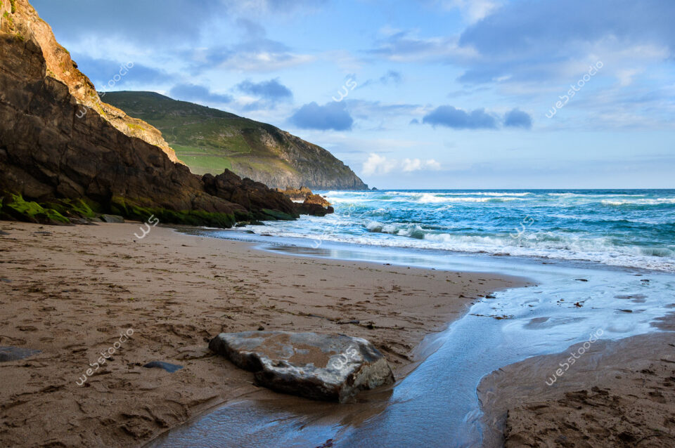 webstoodio | Zdjęcia krajobrazowe | Plaża wśród klifów na Slea Head, półwysep Dingle, Irlandia