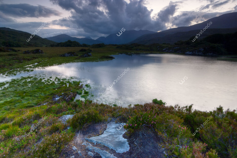 webstoodio | Zdjęcia krajobrazowe | Przed zachodem słońca nad jeziorem w Parku Narodowym Killarney, Irlandia